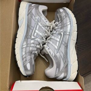 Nike Women’s Silver/White Mesh Running Sneakers